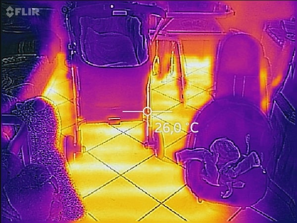 Aufspüren von Heizungsrohren der Fußbodenheizung Thermografie & Wärmebilder Infrarot Energieberatung Haus München, Landsberg, Nürnberg, Ingolstadt, Stuttgart, Augsburg, Memmingen, Ulm