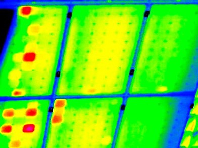 PV Solarzellen mit Wärmebildern prüfen auf Überhitzung